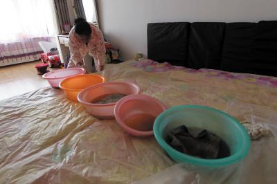 漾濞楼上漏水，住户失联，小区没物管，业主维权难！律师来支招……